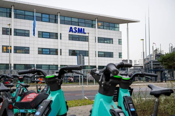 ASML Cuts 1,700 Jobs Despite Record Sales Boom