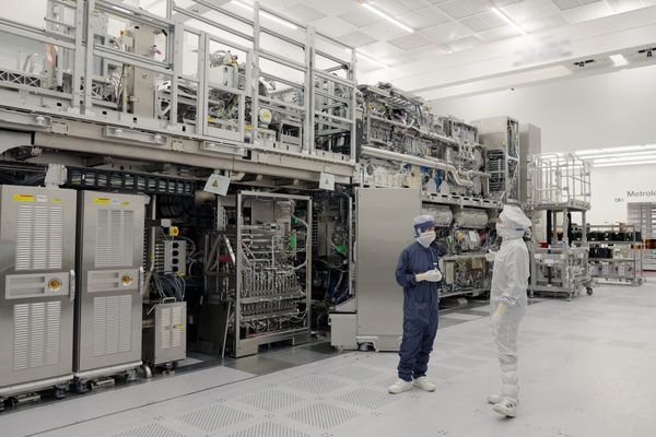 Semiconductor Giants and AI Labs Chart Divergent Paths in Global Tech Expansion