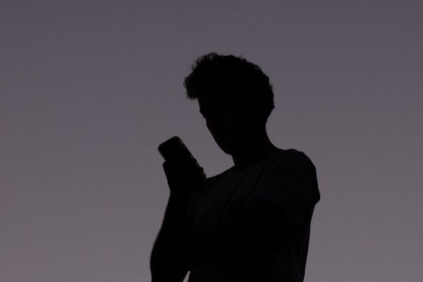 Australia's eSafety Commissioner Threatens Action Against App Stores and Search Engines Over AI Age Verification