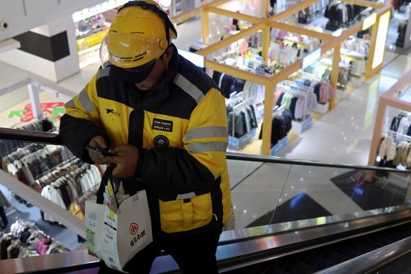 China Investigates Food Delivery Giants in Move to Counter Deflationary Price Wars