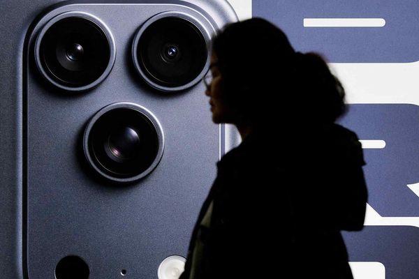 China's Smartphone Market Faces Historic Price Hikes as Memory Chip Shortage Deepens