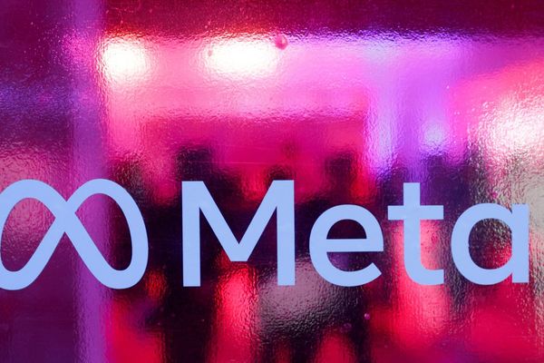 Apple Bets on Google's Gemini for Siri Revamp as Alphabet Hits $4T Valuation