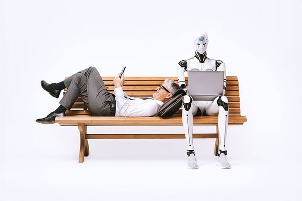 AI is Reshaping Wages: Experience Pays More, Textbook Knowledge Less