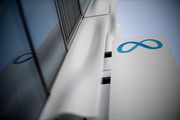 Meta Offers Executives Stock Options for First Time Since IPO to Retain Talent