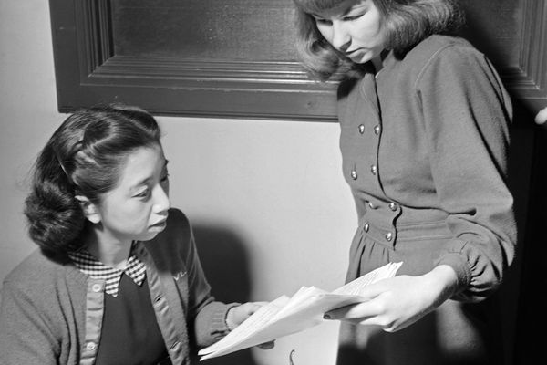 Workers Most Vulnerable to AI May Actually Be Best Positioned for New Opportunities, Study Finds