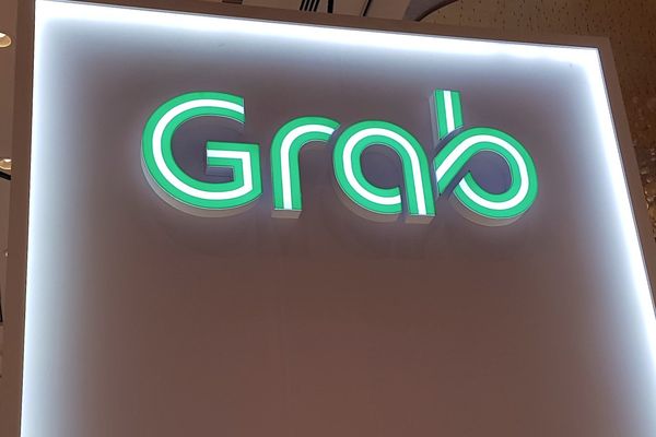 Grab's $425M Stash Deal and AI Industry Shifts Signal Tech Consolidation Wave