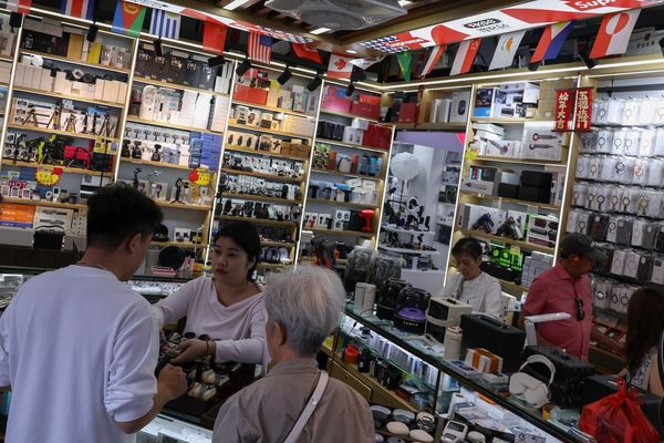 Global Smartphone Shipments to Fall 12.9% in 2026 Amid Memory Price Surge