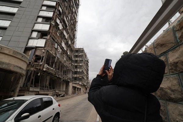 Iranians Turn to Starlink and Decentralized Apps Amid Severe Internet Blackout