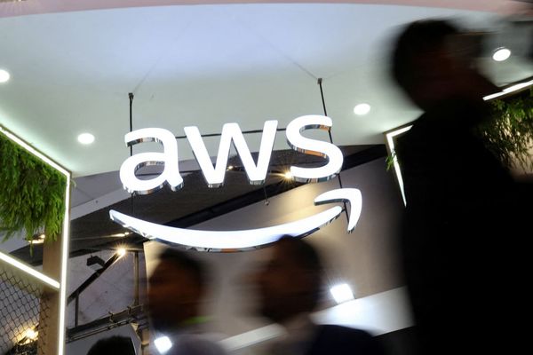 Iran Targets Amazon Data Center in Bahrain Over US Military Ties