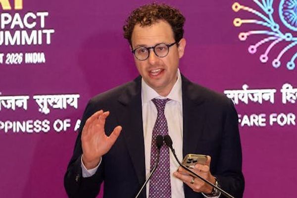 Anthropic CEO Criticizes OpenAI's DOD Deal as 'Safety Theater' in Leaked Memo