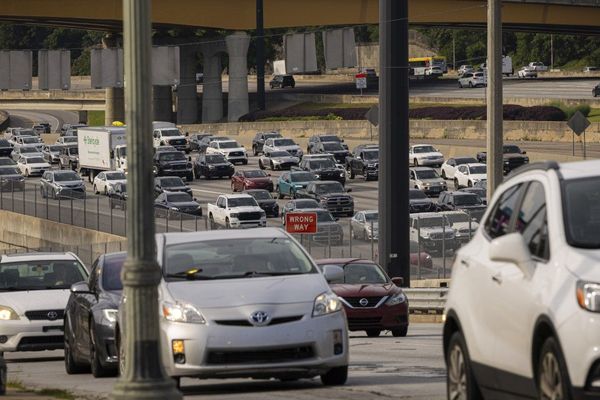 US Ban on Chinese Vehicle Software Accelerates Auto Industry's Supply Chain Shift