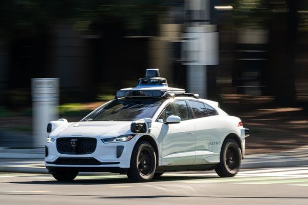 New York Halts Robotaxi Expansion, Dealing Blow to Waymo's Growth Targets