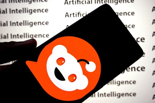 Reddit's 70% Revenue Surge and Reddit's $1B Share Buyback Amid Tech Stock Volatility