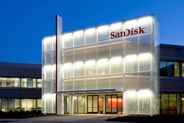 SanDisk Reports Explosive Q3 Growth but Stock Tumbles on Consumer Segment Concerns