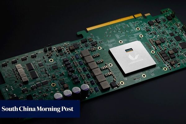 Lightelligence's Hong Kong IPO Surge: Photonics Chips Enter the AI Hardware Race