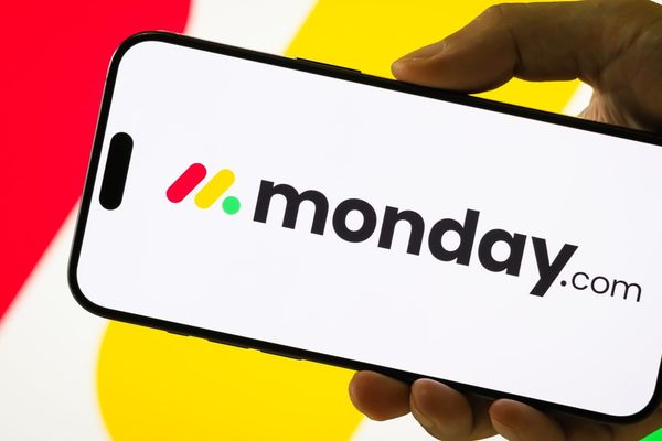 Monday.com Stock Plunges 20% After Weak Q1 Guidance Amid AI Competition
