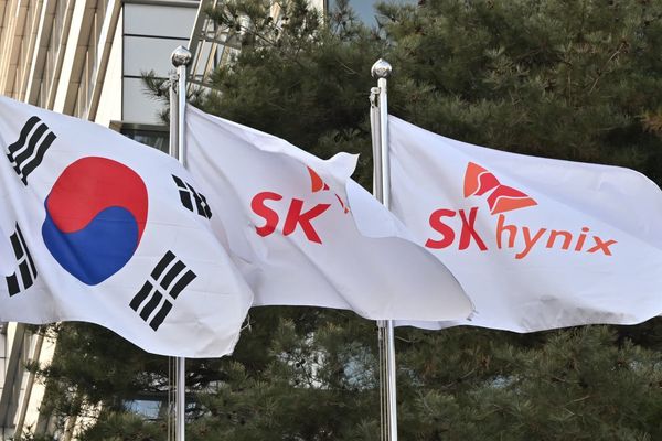 SK Hynix Overtakes Samsung in Operating Profit for First Time Amid AI Memory Chip Boom