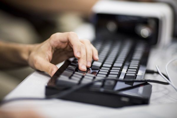 Private Software Firms Release Earnings Early Amid AI-Linked Market Selloff Dubbed 'SaaSpocalypse'