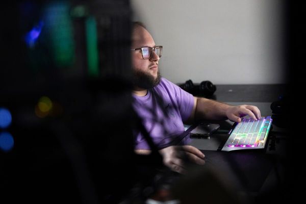 AI Trading Agents Emerge as Retail Trainers Deploy Autonomous Portfolio Managers