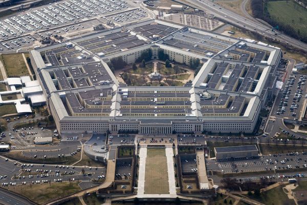Anthropic Resists Pentagon Pressure to Loosen AI Military Restrictions