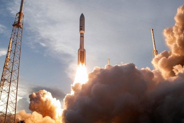 Amazon's Globalstar Bid: A Satellite Gambit Amid Apple's 20% Stake