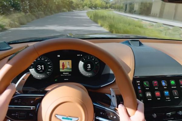 Apple Opens CarPlay to Third-Party AI Chatbots While Keeping Siri Button