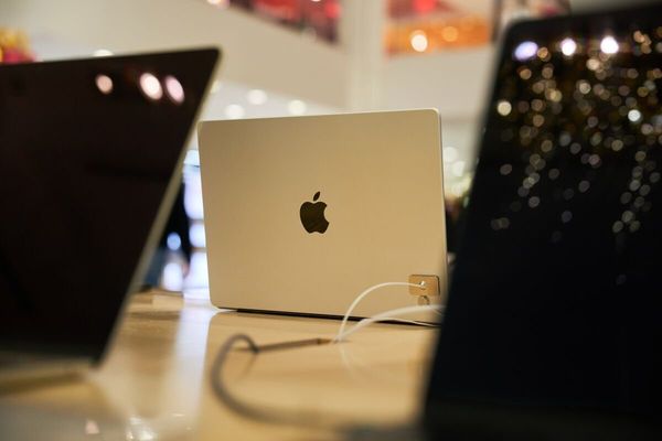 Apple's Touchscreen MacBook Pro with Dynamic Island Coming This Fall