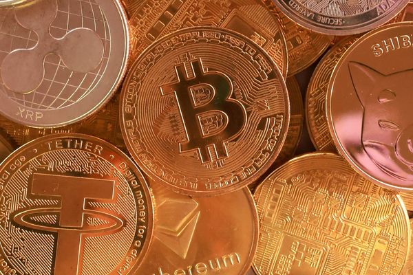 White House Steps Into Crypto Standoff Amid Industry Growth Signals