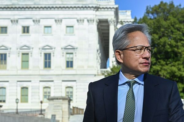 US Weighs 75K H200 Chip Cap for Chinese Firms as AI Chip War Escalates