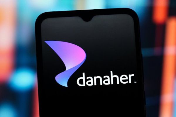 Medtech Acquisition Surge Meets IP Firestorm as Danaher Eyes Masimo Amid Apple Dispute
