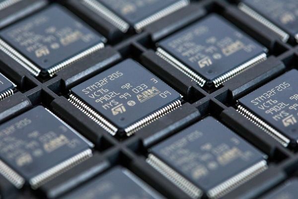 STMicroelectronics Q4 Revenue Edges Up 0.2% to $3.33B While Operating Income Plunges 66%