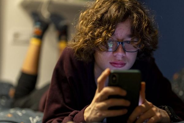 Australian Teen Social Media Ban Shows 60% Retention Rate, Exposing Enforcement Gaps