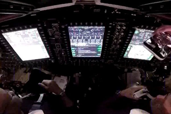 NASA Astronauts Get iPhones for Artemis II Moon Mission