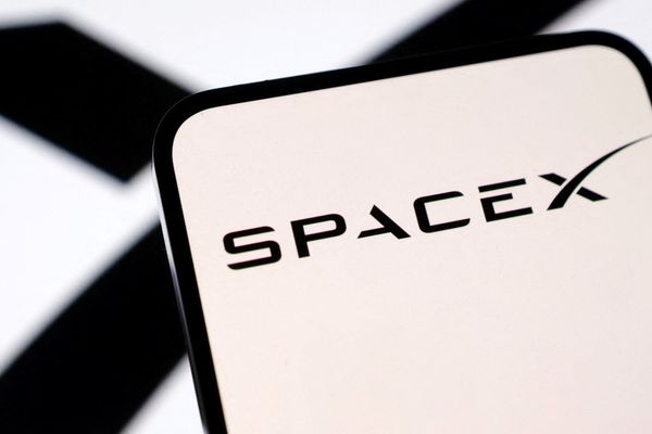 FCC Approves SpaceX's Plan to Double Starlink Constellation with 7,500 New Satellites