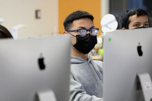 LA Unified School District Becomes First Major US System to Mandate Screen Time Limits