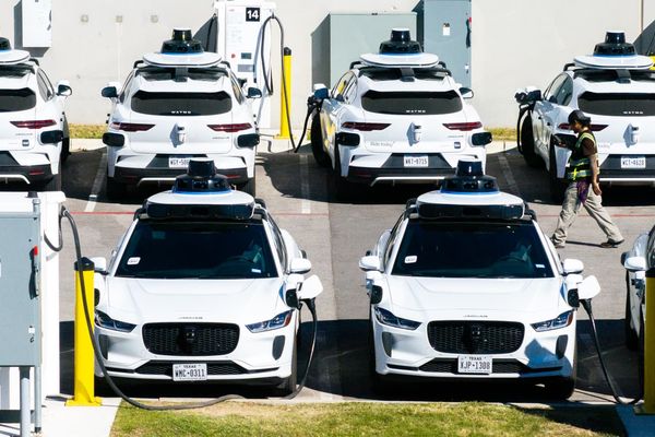 Waymo Expands to Miami, Testing Robotaxi Economics with New Fleet Partner