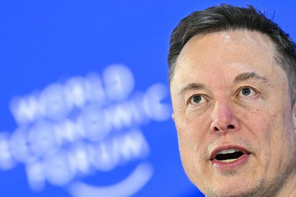 Musk and OpenAI Leaders Back Universal Income as AI Job Displacement Looms