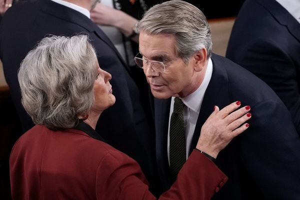 White House Chief of Staff Meets with Anthropic CEO as AI Policy Debates Intensify