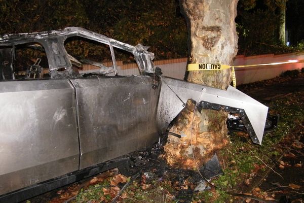 Tesla Cybertruck Door Design Under Fire as Lawsuits Blame Hidden Releases for Fatal Trapping