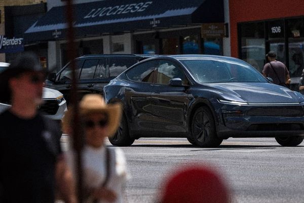 Tesla Robotaxi Debut Stalls Public Trust: Survey Reveals Deep Skepticism