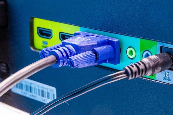 Sceptre E248W-19203R: A Technical Review of a Modern VGA Monitor for Server Administration