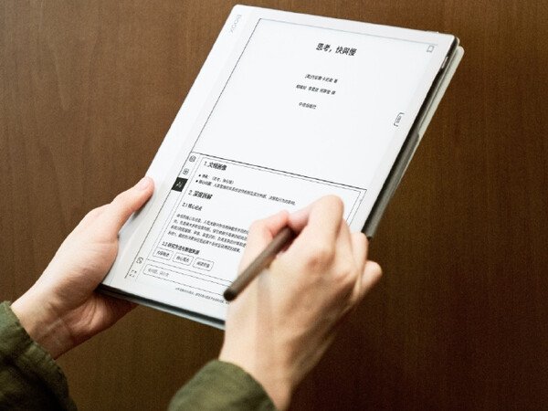 The Boox Note X6 has support for split-screen multitasking.
