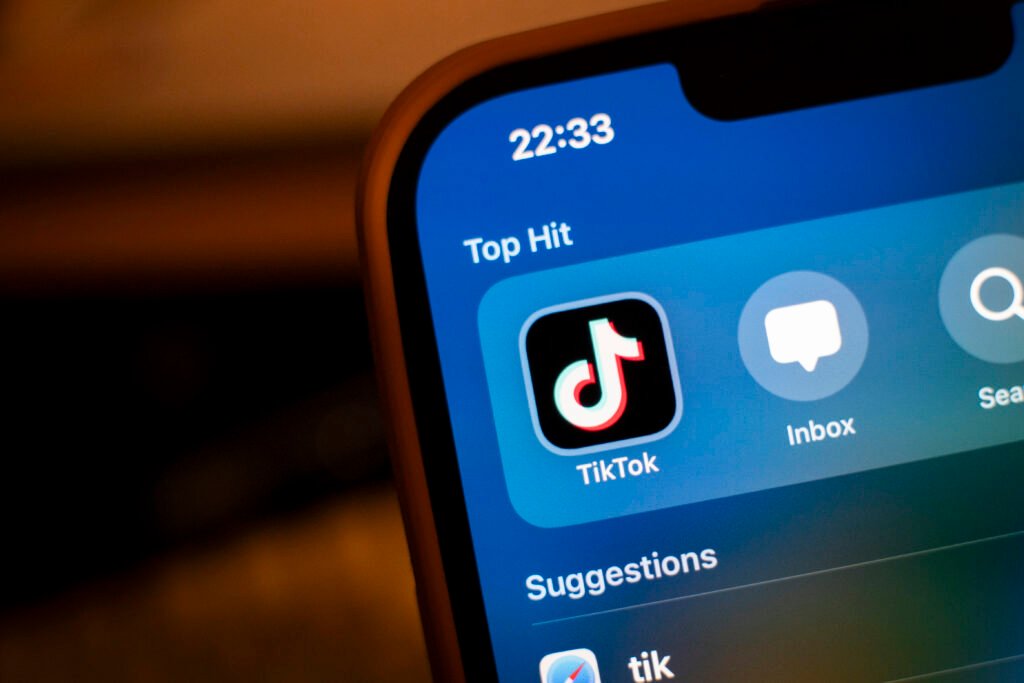 The EU moves to kill infinite scrolling – POLITICO