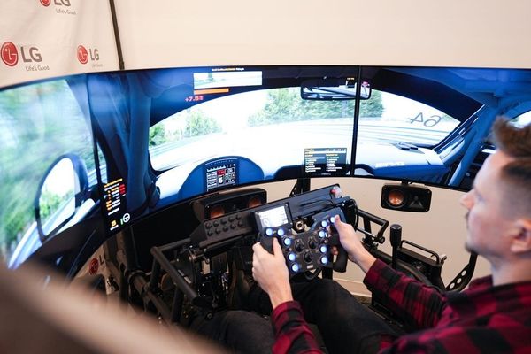 The Monitor Dilemma: How Ultrawide Screens Could Be Undermining Your Productivity