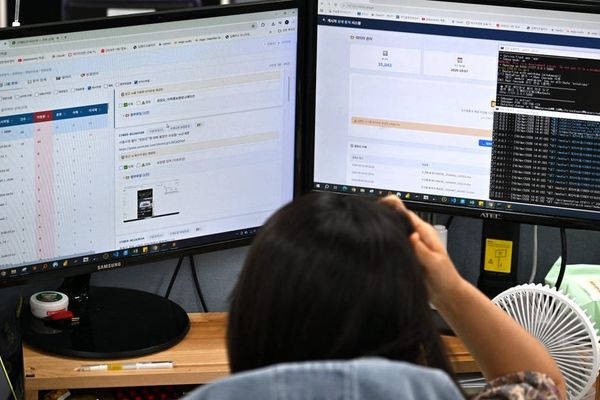 The 'Botsitter' Economy: What Glean's Productivity Data Actually Shows