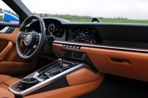 The Uncomfortable Squeeze: Why Liquid Glass Design Threatens Mac's Professional Core