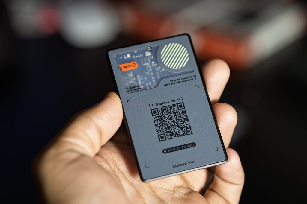 These two new Find My accessories solve some of AirTag's biggest gaps [Hands-on] - 9to5Mac