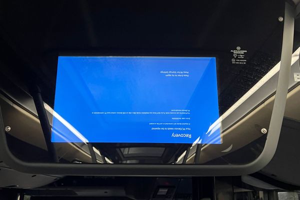 This bus is heading for Windows Recovery – upside down • The Register