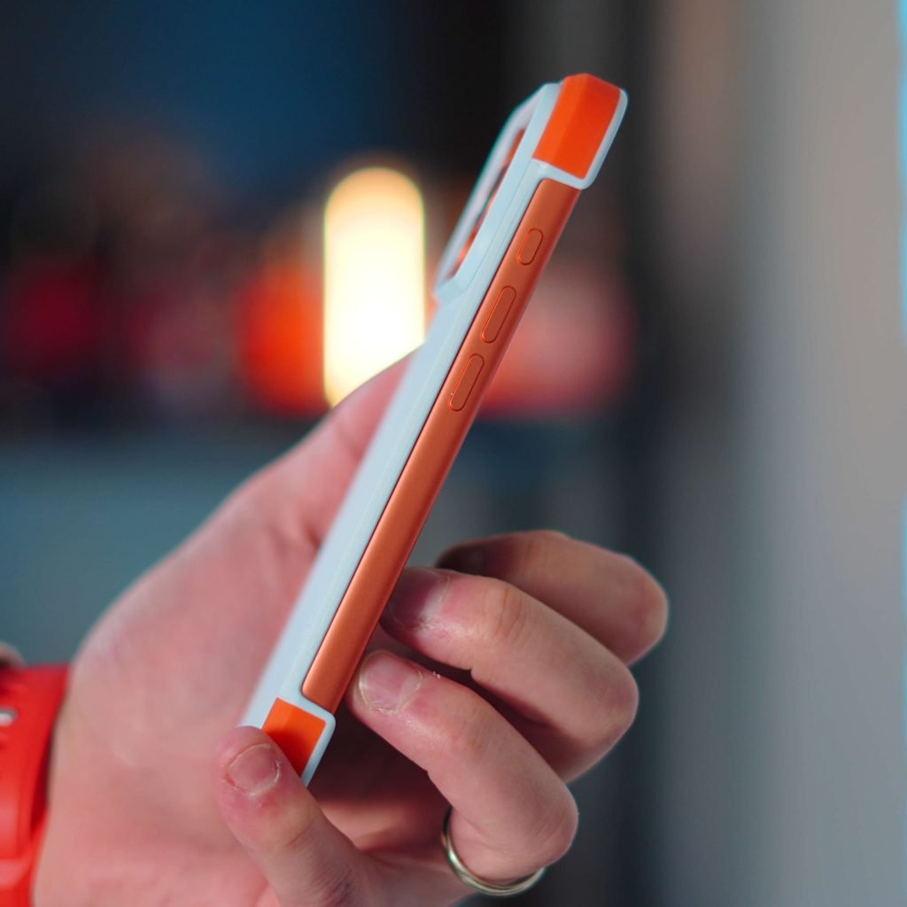 This case makes your iPhone feel caseless [Hands-on] - 9to5Mac