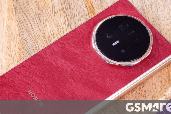Honor Magic V6 Red Edition: A Textured Foldable with Color-Shifting Magic